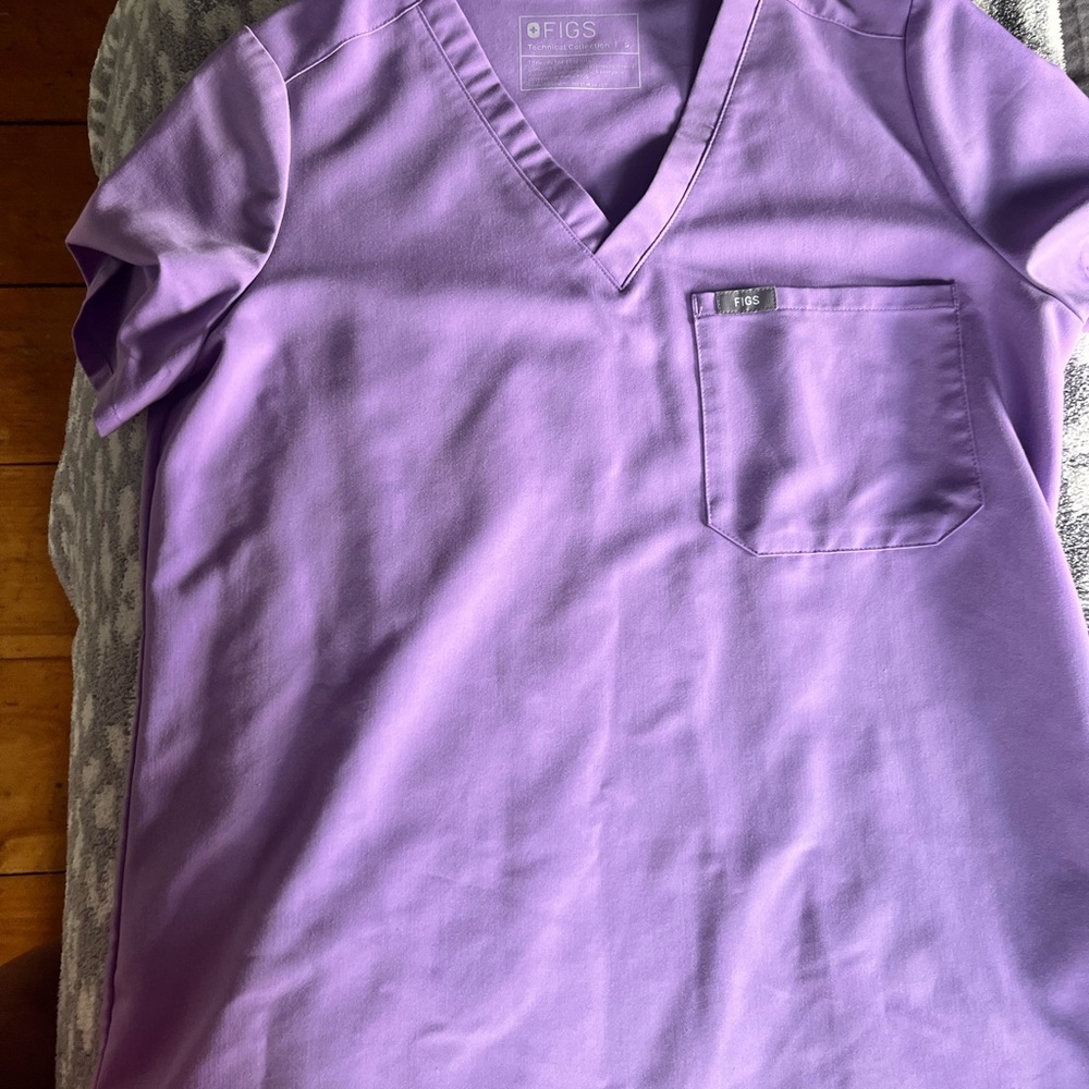 Figs lilac dawn scrub set